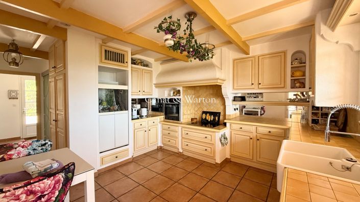 Image No.4-6 Bed House for sale