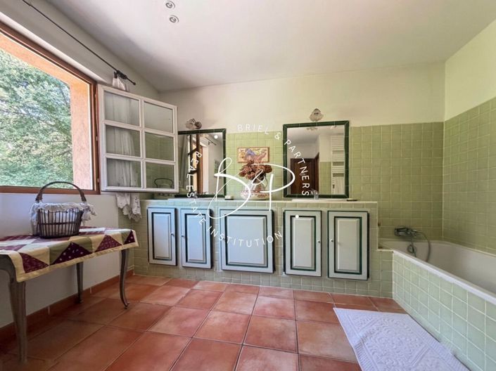 Image No.11-6 Bed House for sale