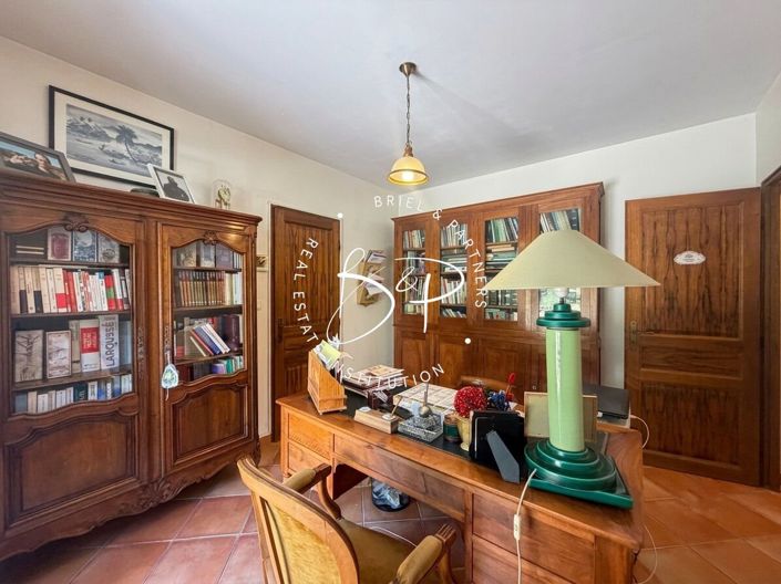 Image No.11-6 Bed House for sale