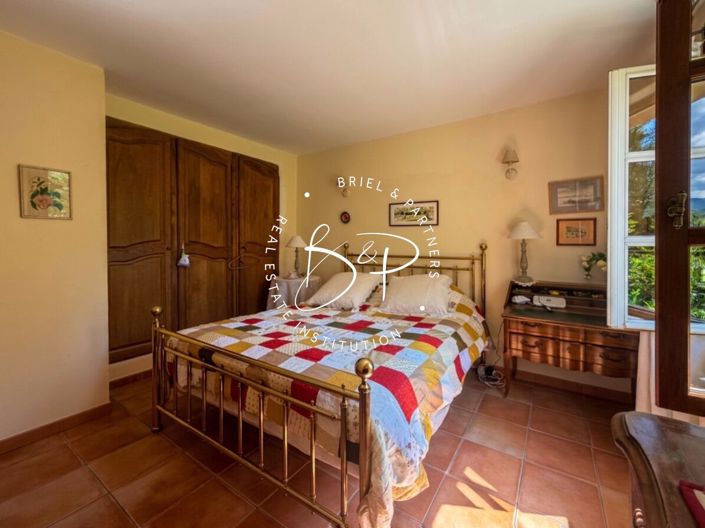 Image No.12-6 Bed House for sale