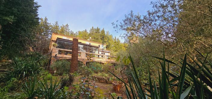 Image No.18-6 Bed House for sale