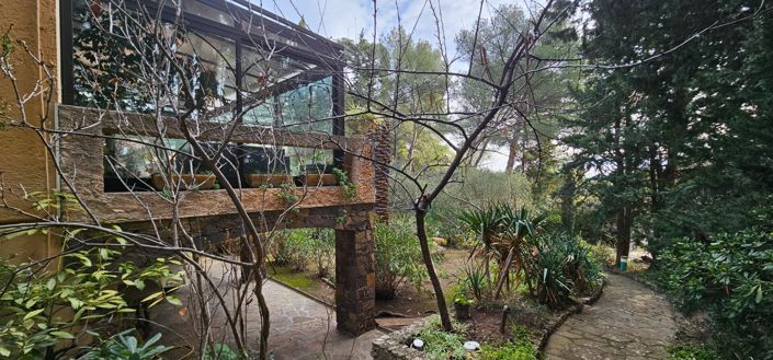 Image No.5-6 Bed House for sale