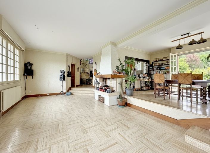 Image No.3-5 Bed House for sale