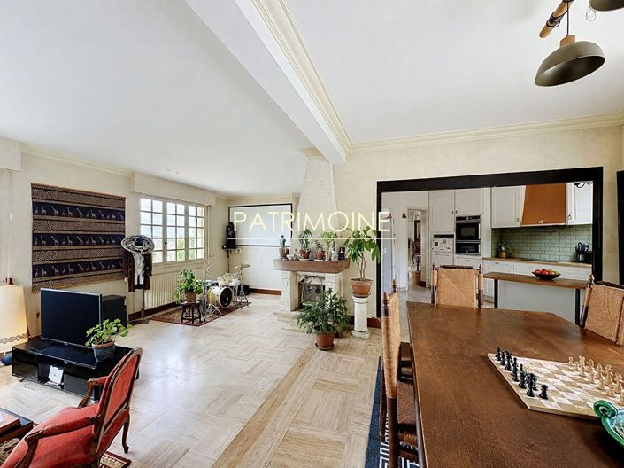 Image No.7-5 Bed House for sale