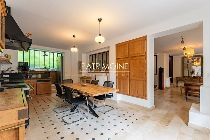 Image No.4-8 Bed House for sale