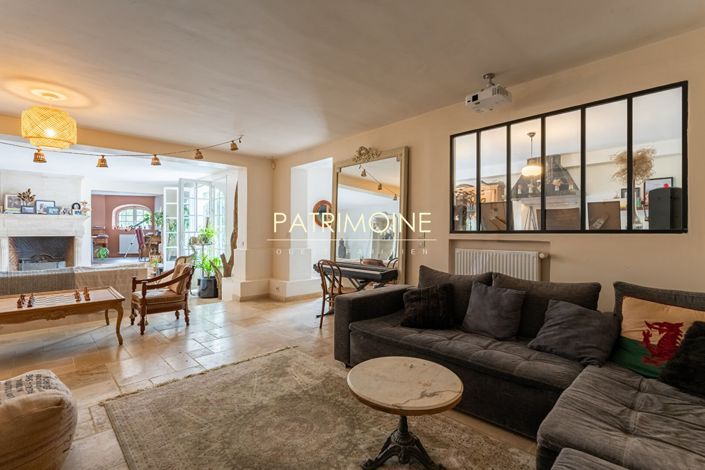 Image No.5-8 Bed House for sale