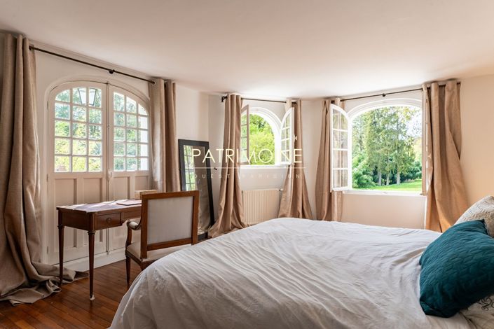 Image No.6-8 Bed House for sale
