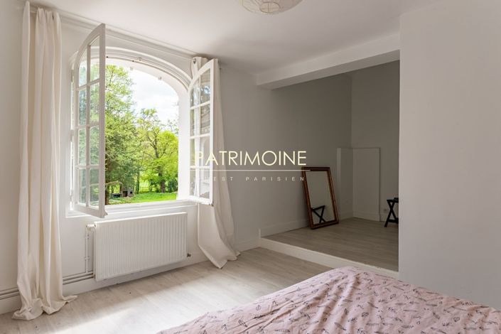 Image No.7-8 Bed House for sale
