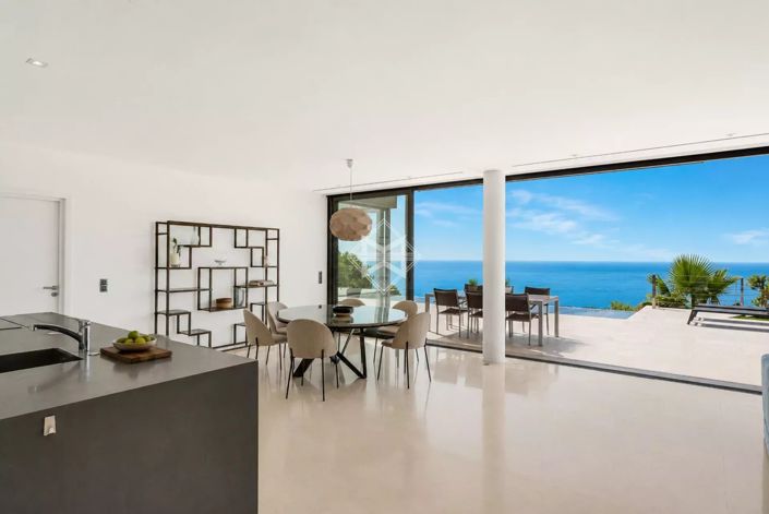 Image No.8-4 Bed House for sale