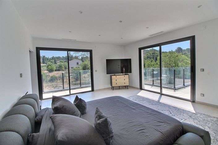 Image No.12-4 Bed House for sale