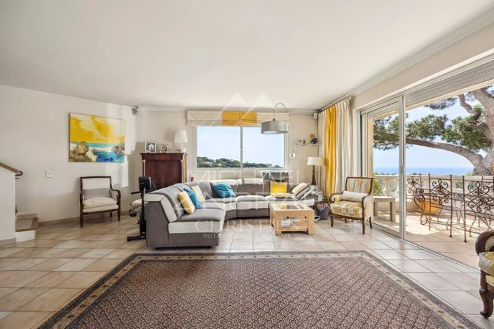 Image No.3-6 Bed House for sale