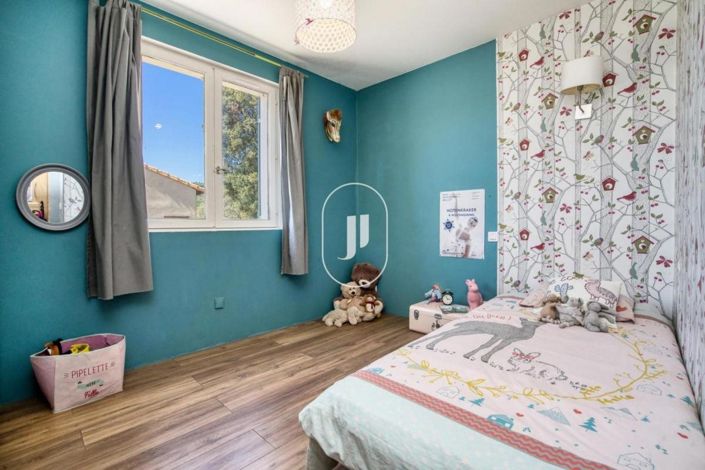 Image No.10-3 Bed House for sale