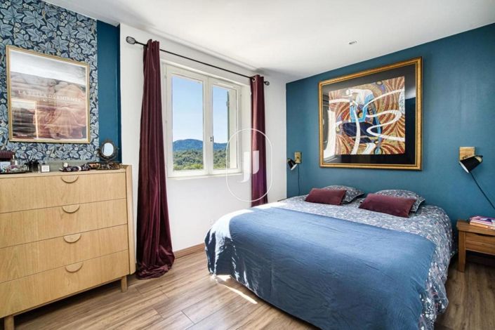 Image No.8-3 Bed House for sale