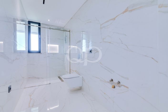 Image No.36-4 Bed House for sale