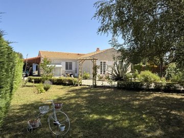 1 - Thaims, Maison