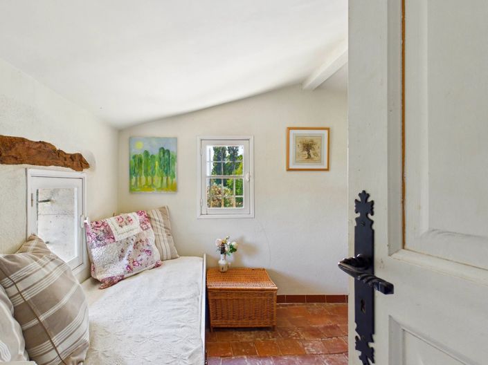 Image No.22-6 Bed House for sale