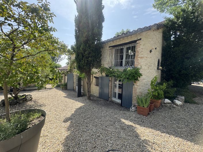 Image No.2-6 Bed House for sale