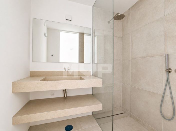Image No.16-4 Bed House for sale