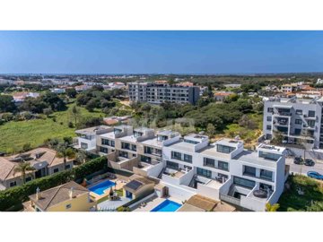 azr1nt4czxuv8fjq1