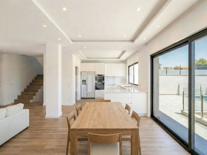 Image No.7-3 Bed House for sale