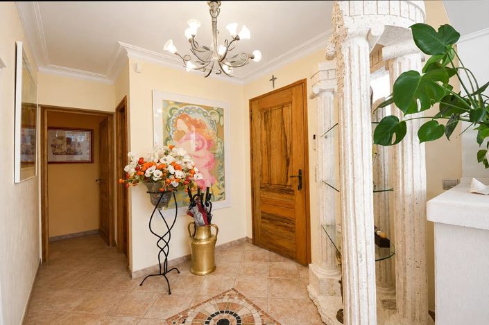 Image No.10-5 Bed House for sale
