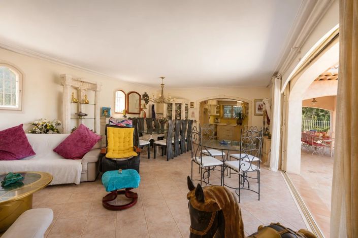 Image No.12-5 Bed House for sale