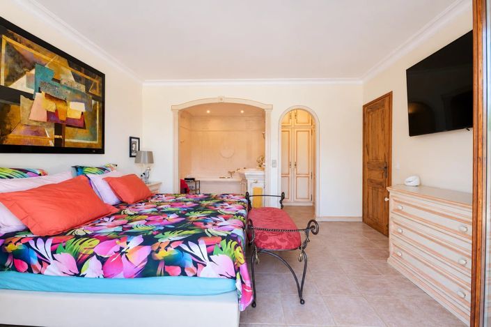 Image No.20-5 Bed House for sale
