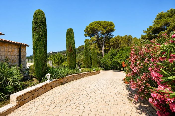 Image No.8-5 Bed House for sale