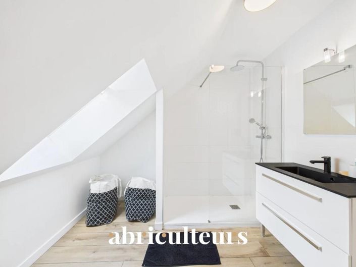 Image No.9-3 Bed House for sale