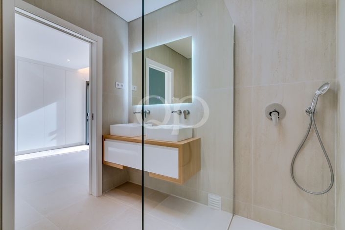 Image No.24-3 Bed Apartment for sale
