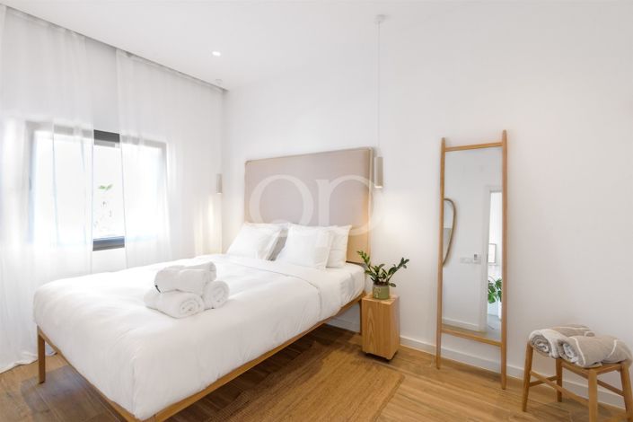 Image No.6-6 Bed House for sale