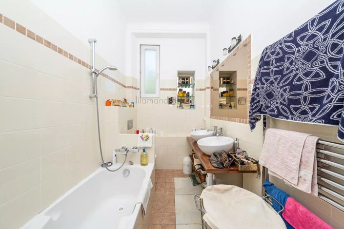 Image No.16-4 Bed House for sale