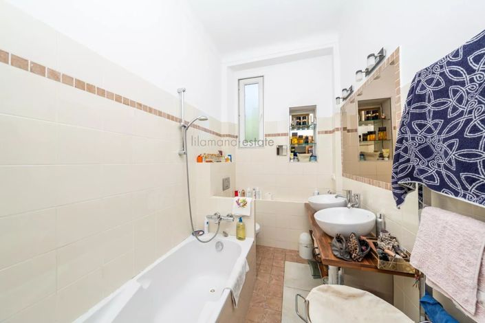 Image No.17-4 Bed House for sale