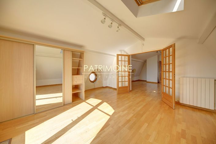 Image No.11-5 Bed House for sale