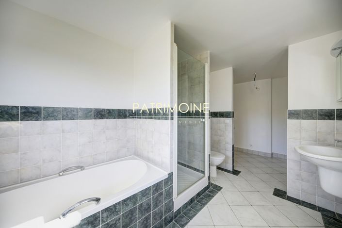 Image No.15-5 Bed House for sale
