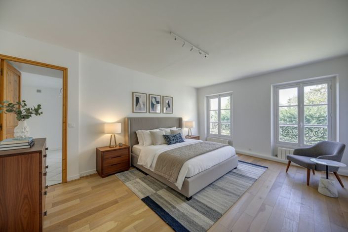 Image No.8-5 Bed House for sale