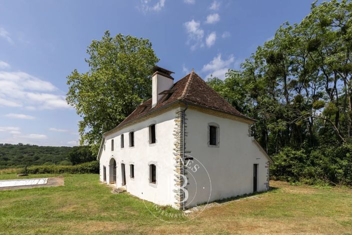 Image No.5-5 Bed House for sale