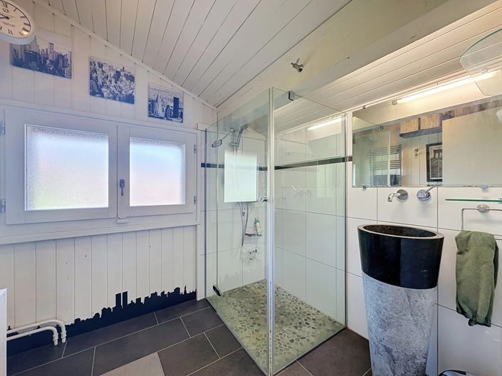 Image No.17-5 Bed House for sale