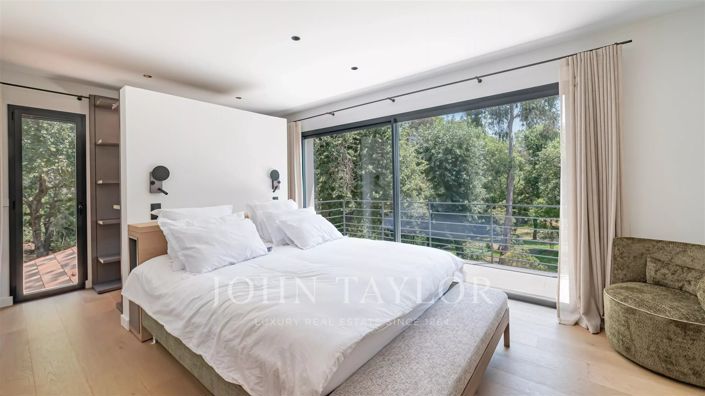 Image No.10-5 Bed House for sale