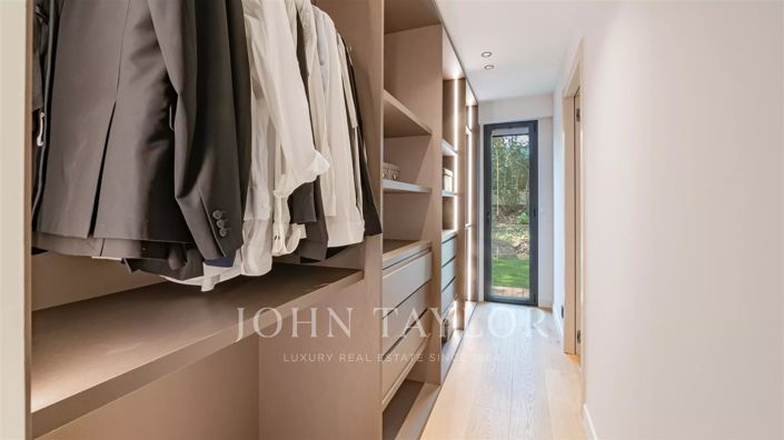 Image No.18-5 Bed House for sale