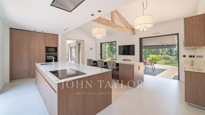 Image No.9-5 Bed House for sale
