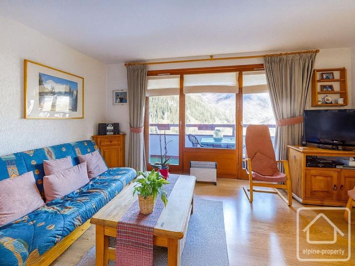 A 2 bedroom duplex with mezzanine, cave and indoor swimming pool.