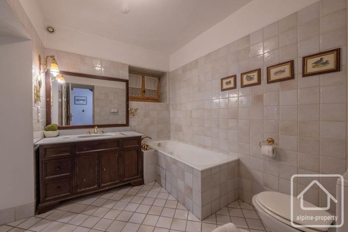 Image No.11-5 Bed Property for sale