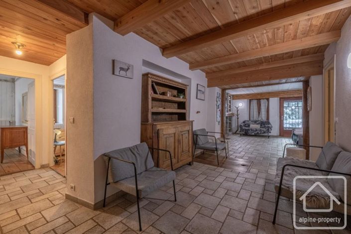 Image No.15-5 Bed Property for sale