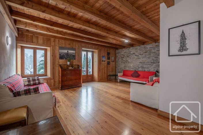 Image No.18-5 Bed Property for sale