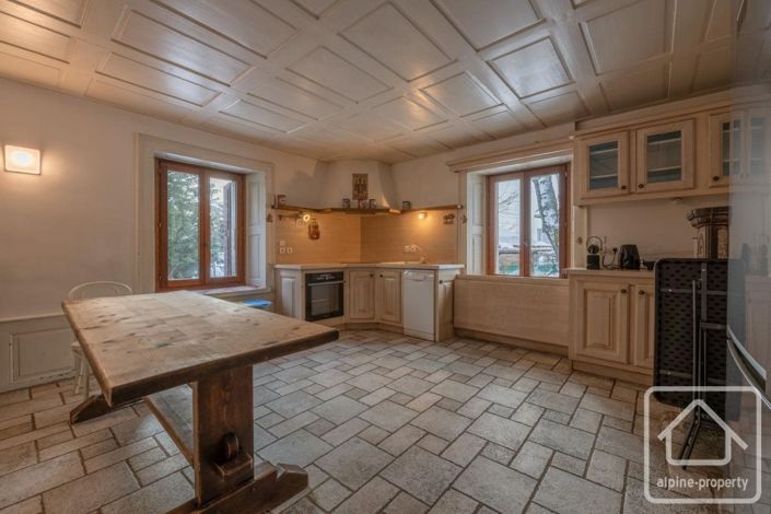 Image No.8-5 Bed Property for sale