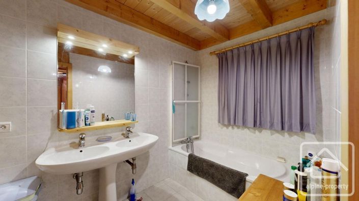 Image No.19-4 Bed Property for sale