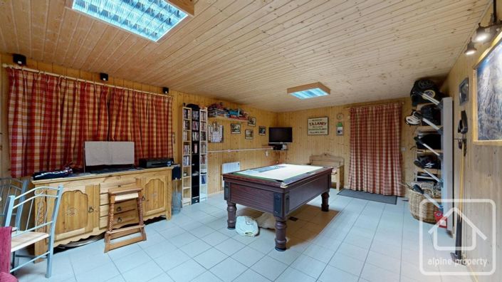 Image No.28-4 Bed Property for sale