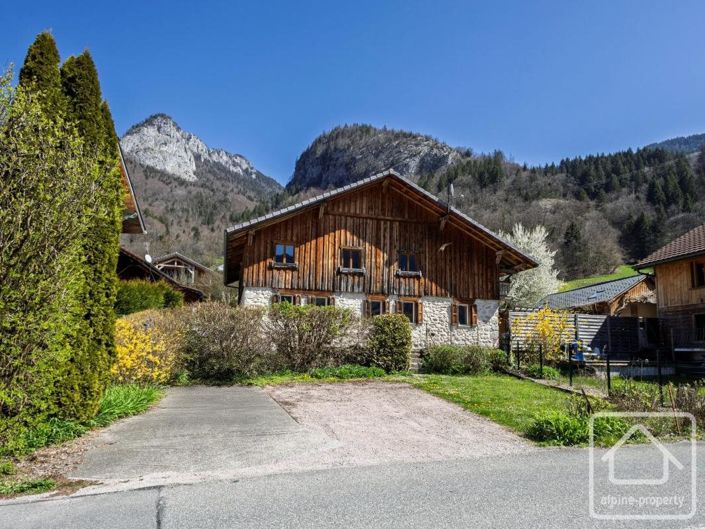 Image No.3-Propriété de 8 chambres à vendre à Le Biot