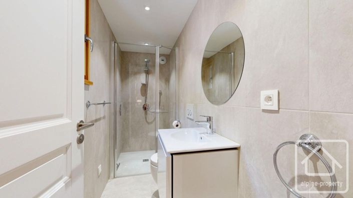 Image No.37-5 Bed Property for sale